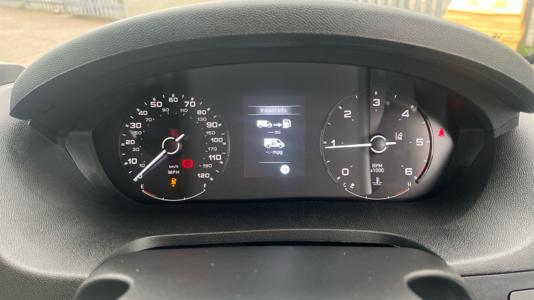 Peugeot Boxer 3500 Heavy L4 Diesel 2.2 BlueHDi 140 H2 Van Professional